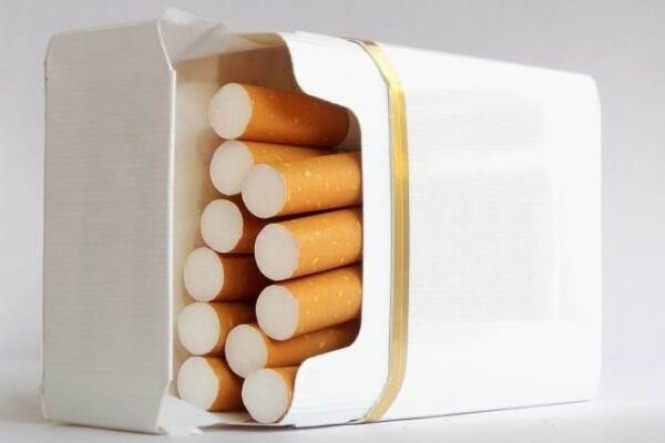 merkloze sigaretten pakjes