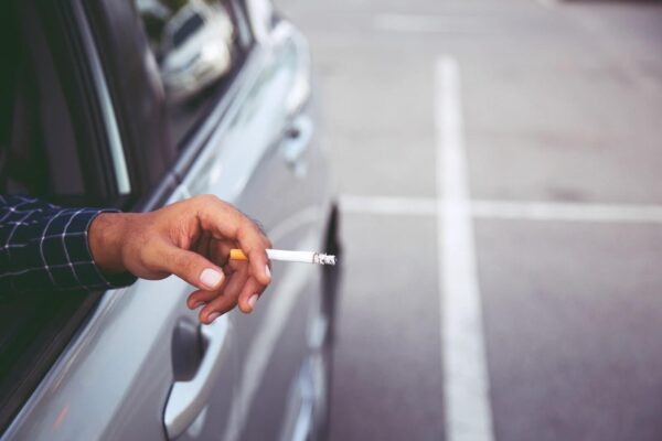 Roken in de auto