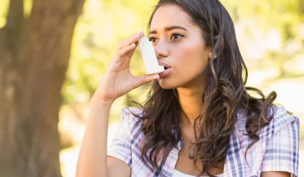Vrouw heeft minder last van astma door het stoppen met roken