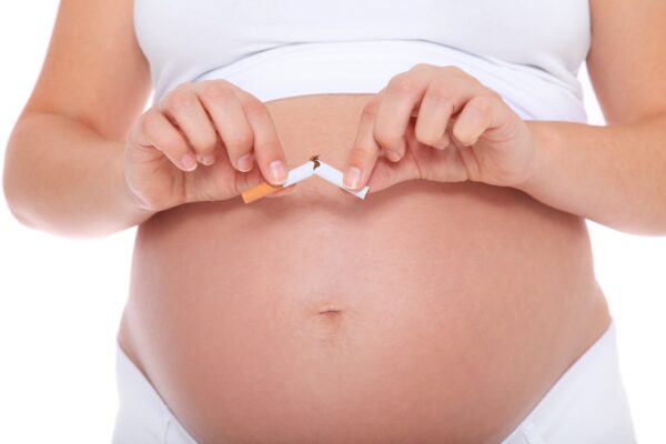 vrouw zwanger is gestopt met roken