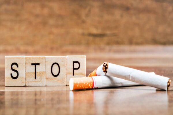 sigaretten naast het woord stop voor stoptober